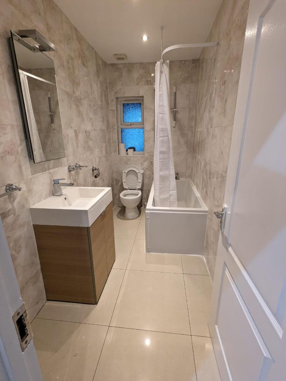 Rayan'S Lodge Stratford ロンドン エクステリア 写真